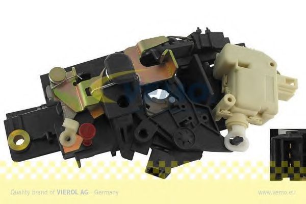 брава на задна врата; брава на капака на багажника